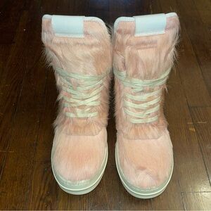 RickOwens Pink GeoBaskets 100%Authentic
Brand new condition Size 8 US, 39EU